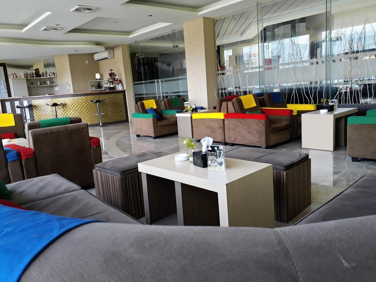 Grand Parama Hotel Tanjung Redep Exterior foto